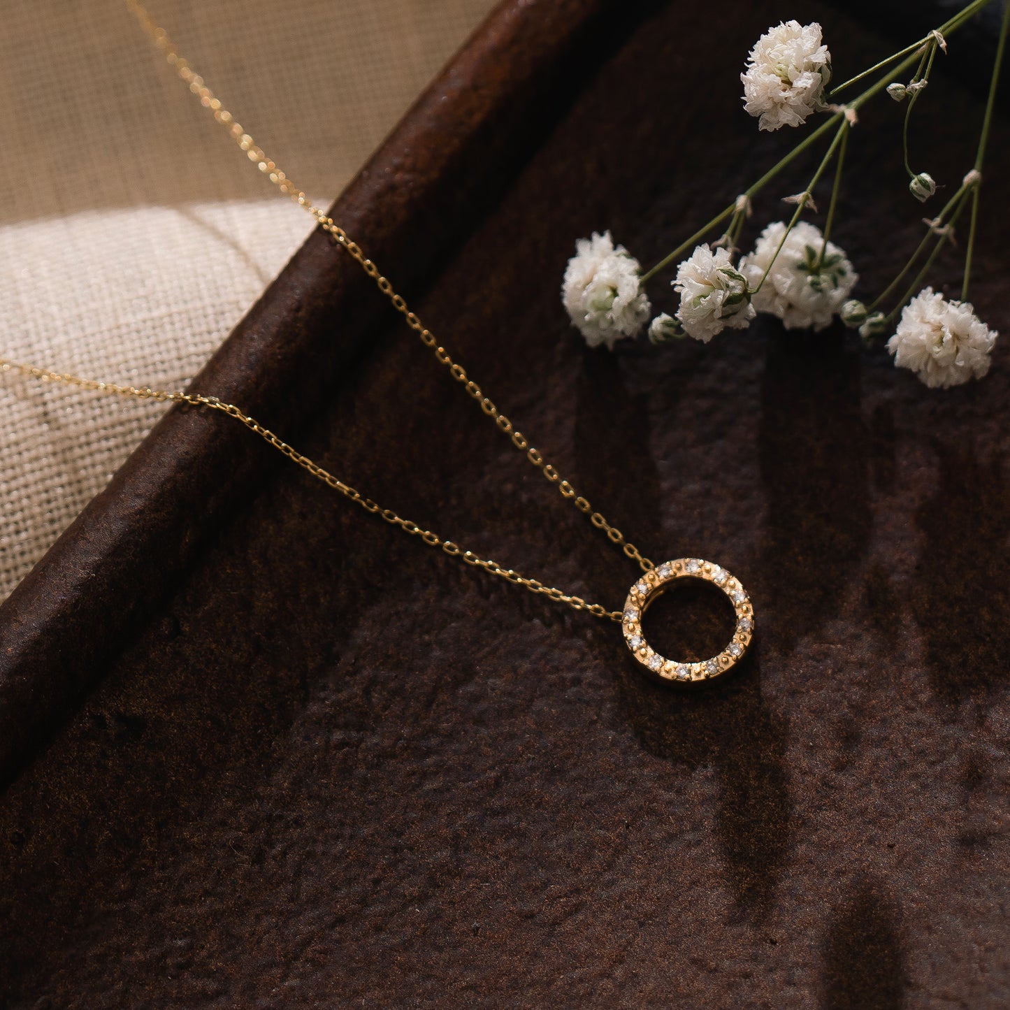 Diamond Round Necklace in 14k Solid Gold