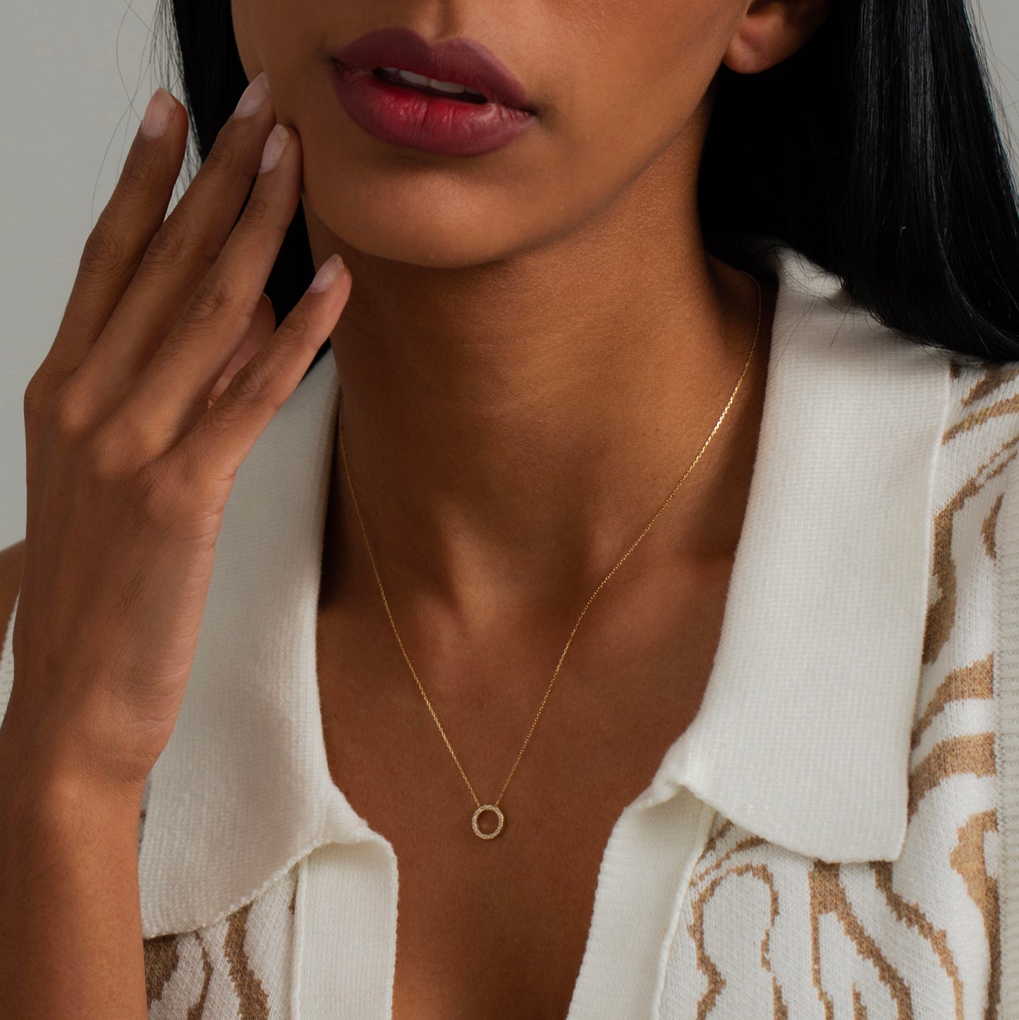 Diamond Round Necklace in 14k Solid Gold